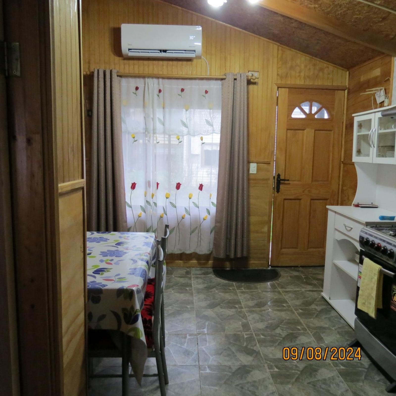 Hostal Y Cabanas Ventisquero Puerto Puyuguapi Extérieur photo
